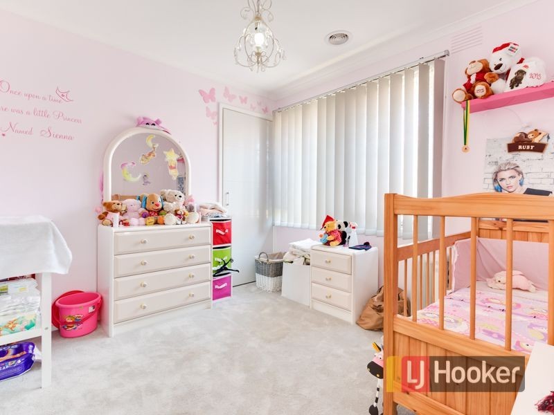 70 Clairmont Avenue, Cranbourne VIC 3977