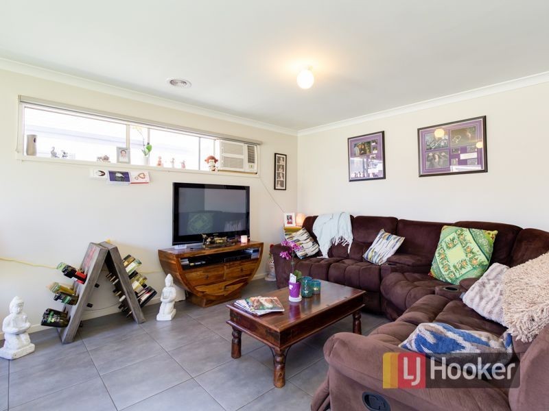 29 Ardent Cresent, Cranbourne East VIC 3977