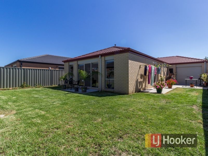29 Ardent Cresent, Cranbourne East VIC 3977