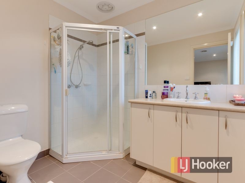 105 Golden Grove Drive, Narre Warren South VIC 3805