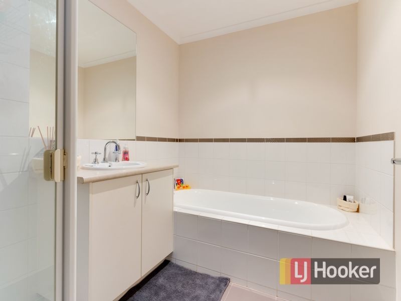 105 Golden Grove Drive, Narre Warren South VIC 3805