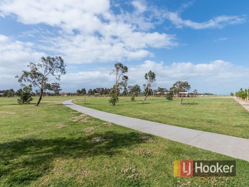 105 Golden Grove Drive, Narre Warren South VIC 3805