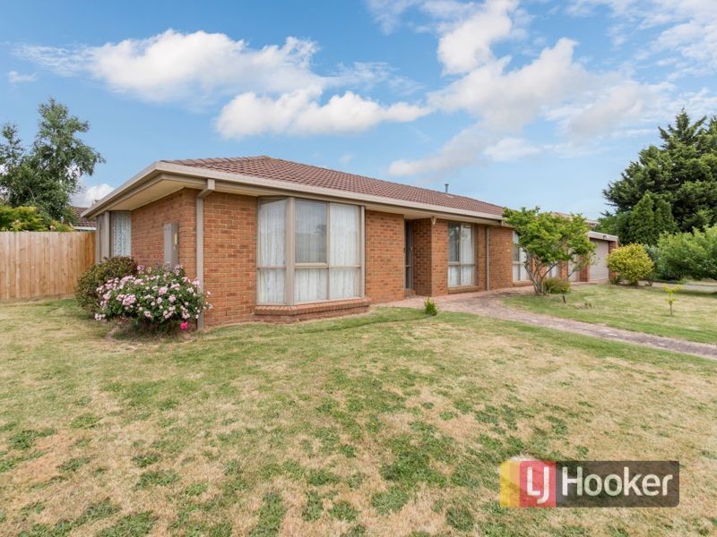2 Lindenow Court, Cranbourne North VIC 3977