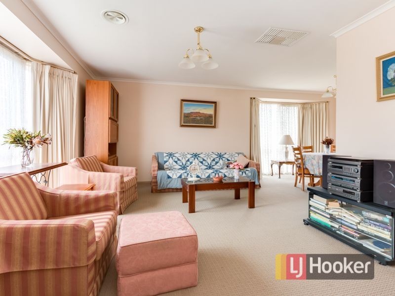 2 Lindenow Court, Cranbourne North VIC 3977
