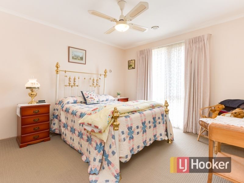 2 Lindenow Court, Cranbourne North VIC 3977