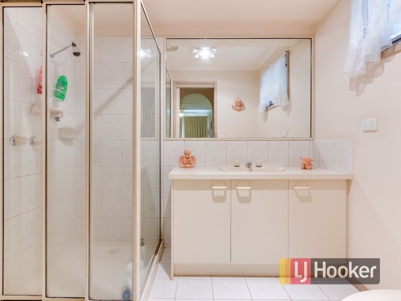 2 Lindenow Court, Cranbourne North VIC 3977
