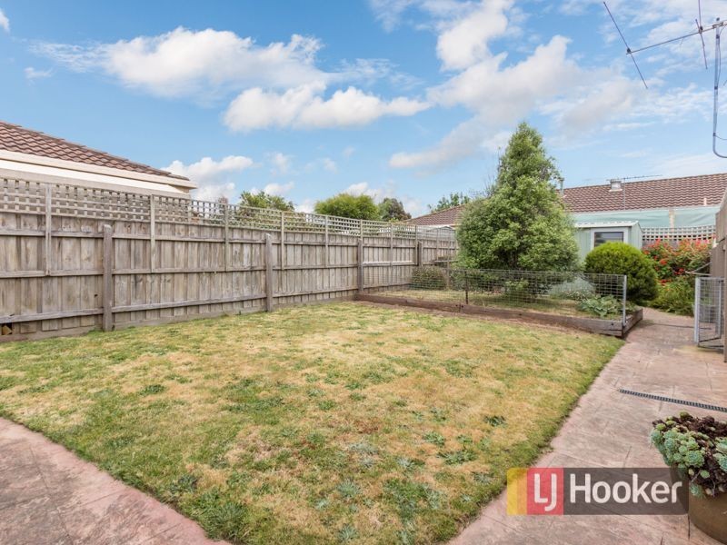 2 Lindenow Court, Cranbourne North VIC 3977