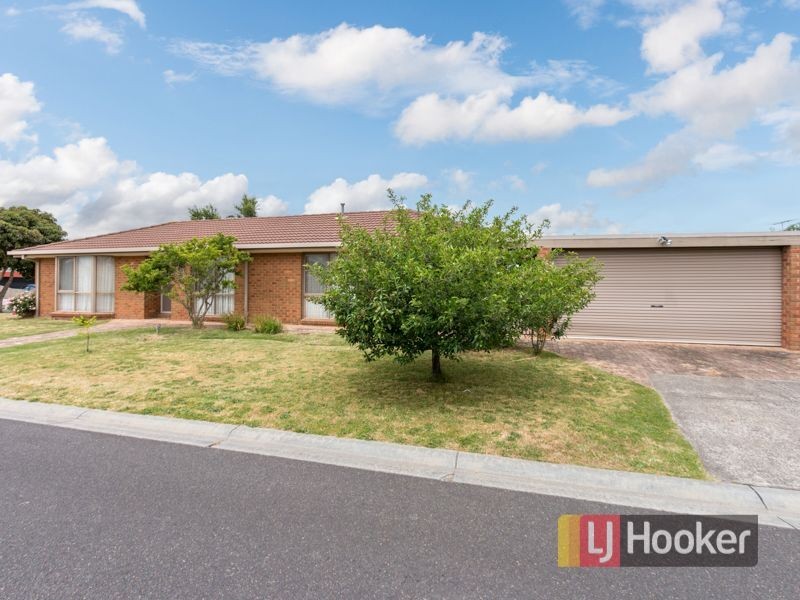 2 Lindenow Court, Cranbourne North VIC 3977