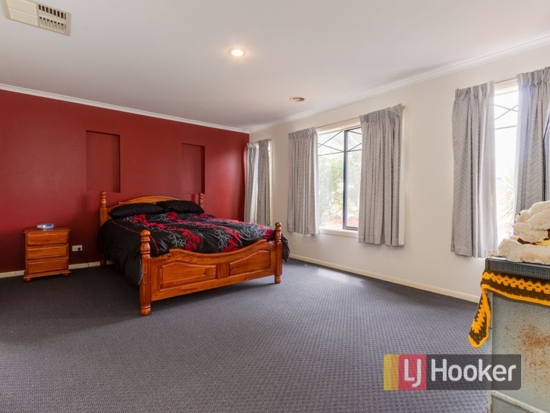 82 Langbourne Drive, Narre Warren South VIC 3805