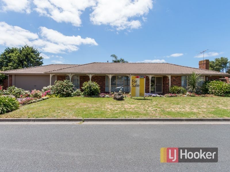 1 Strafford Avenue, Cranbourne VIC 3977