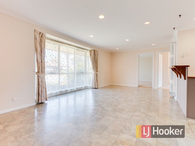 1 Strafford Avenue, Cranbourne VIC 3977
