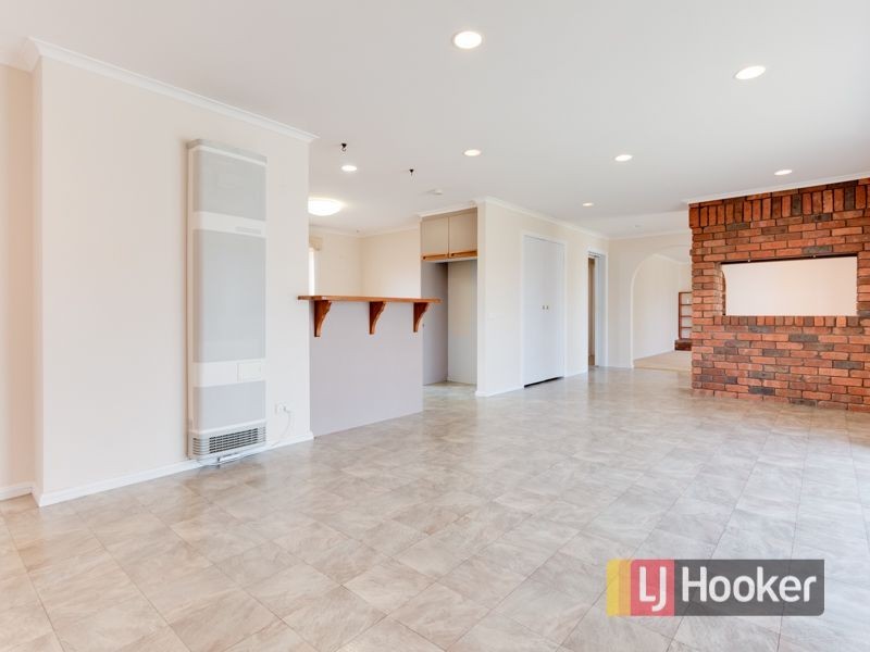 1 Strafford Avenue, Cranbourne VIC 3977