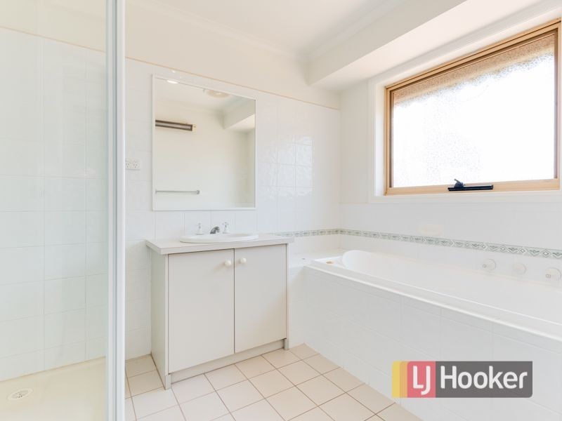 1 Strafford Avenue, Cranbourne VIC 3977