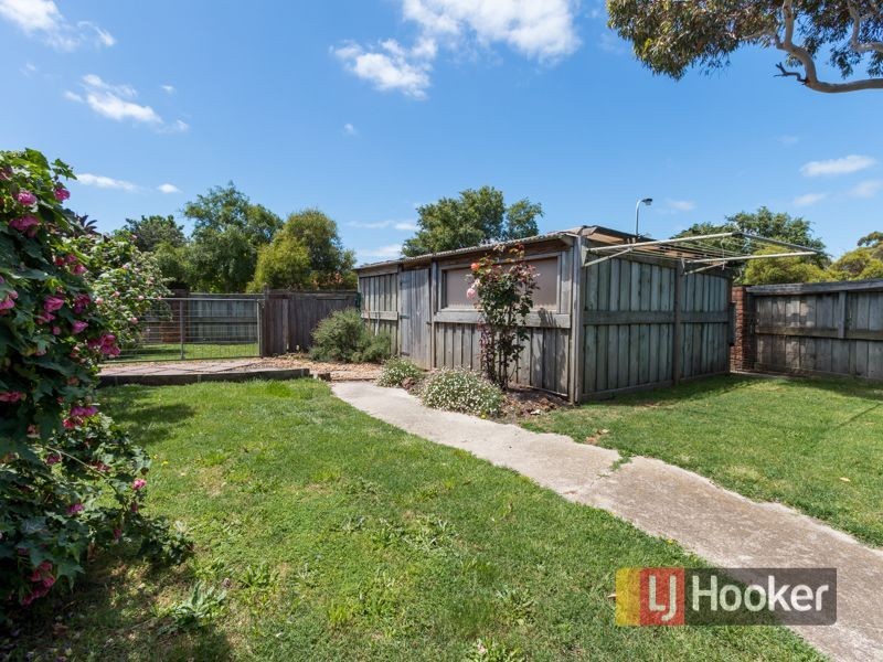 1 Strafford Avenue, Cranbourne VIC 3977