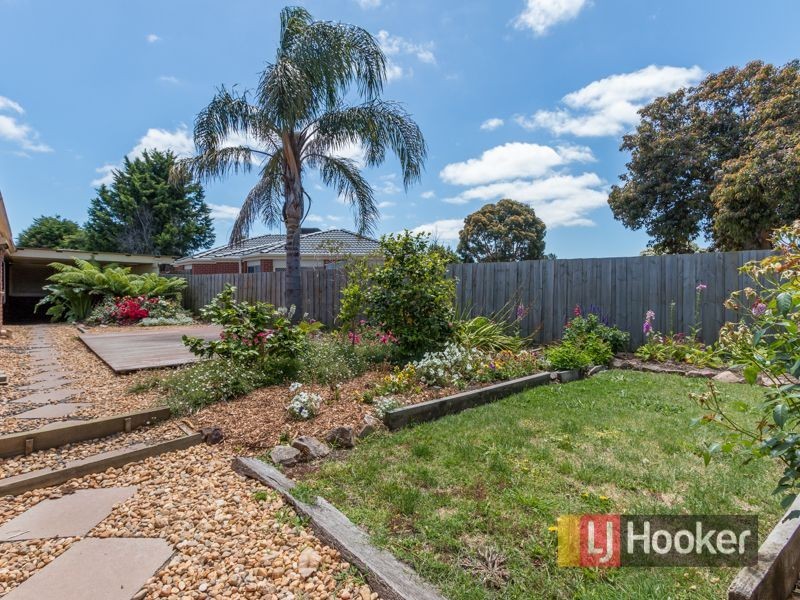 1 Strafford Avenue, Cranbourne VIC 3977