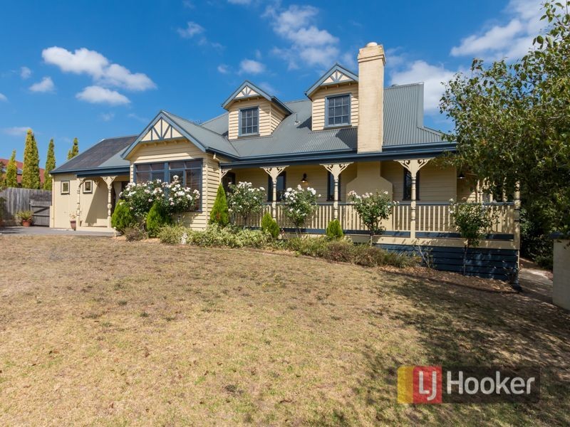 4 Augusta Close, Cranbourne VIC 3977
