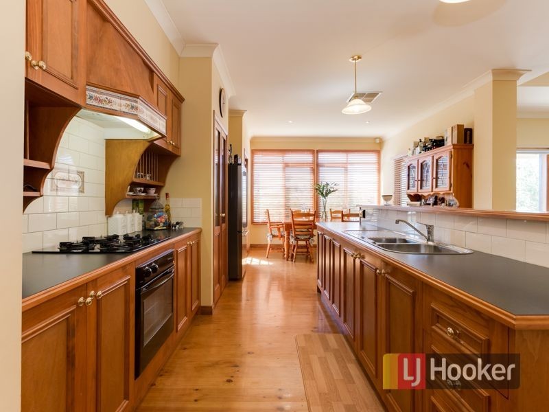 4 Augusta Close, Cranbourne VIC 3977