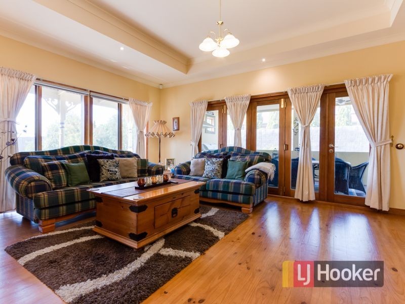 4 Augusta Close, Cranbourne VIC 3977