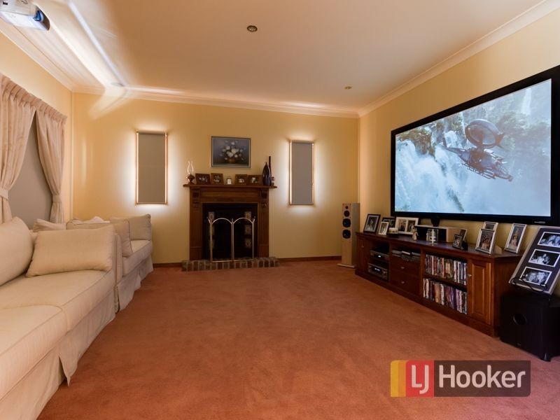 4 Augusta Close, Cranbourne VIC 3977