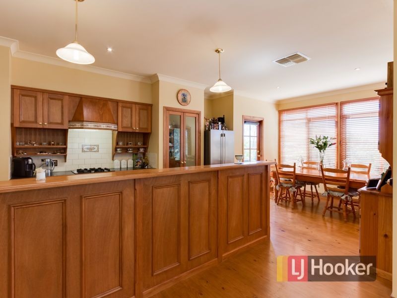 4 Augusta Close, Cranbourne VIC 3977