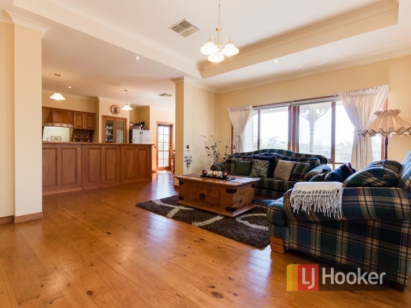4 Augusta Close, Cranbourne VIC 3977