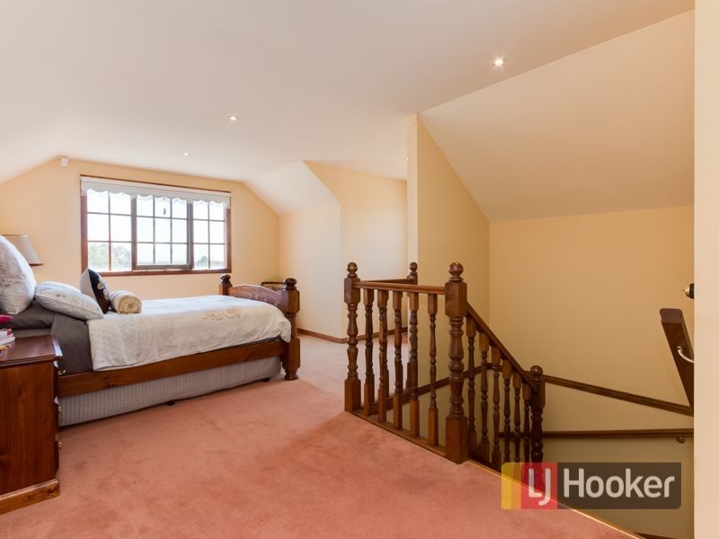 4 Augusta Close, Cranbourne VIC 3977