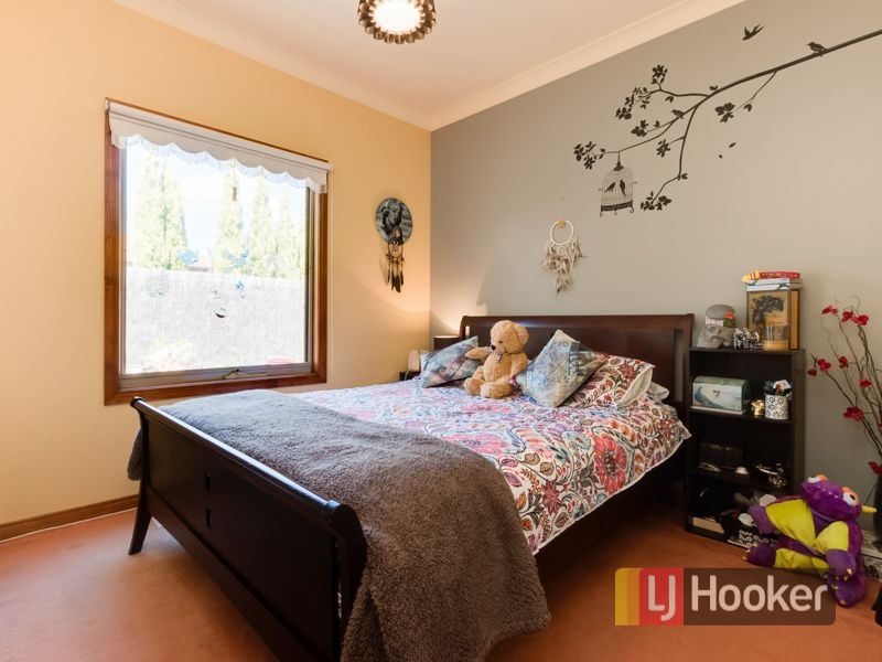 4 Augusta Close, Cranbourne VIC 3977