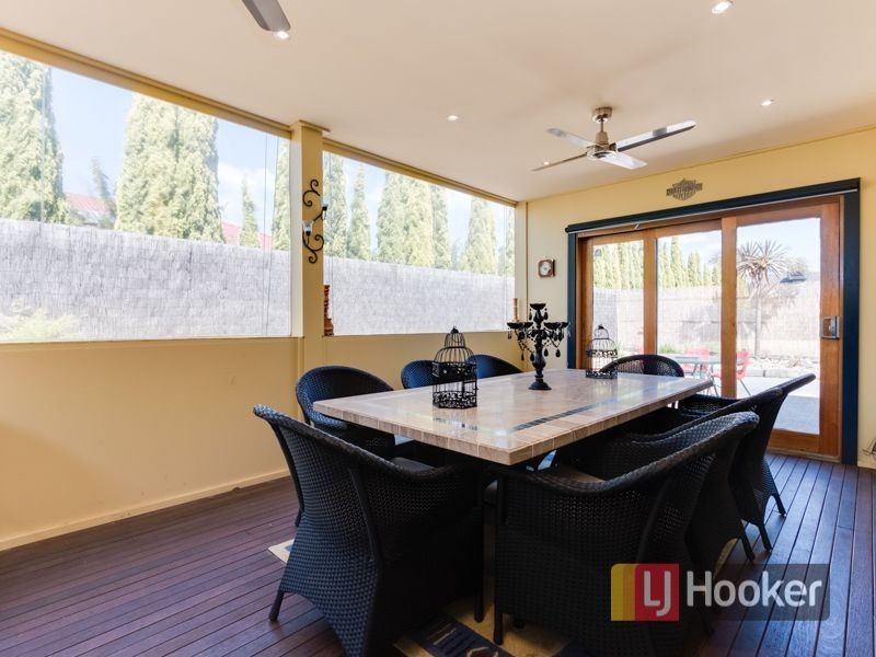 4 Augusta Close, Cranbourne VIC 3977