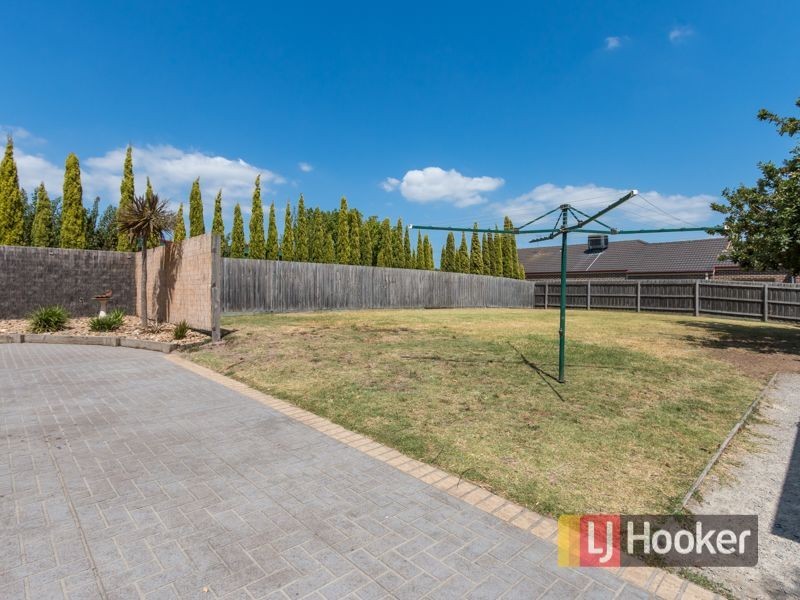 4 Augusta Close, Cranbourne VIC 3977