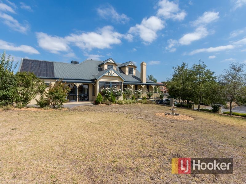 4 Augusta Close, Cranbourne VIC 3977
