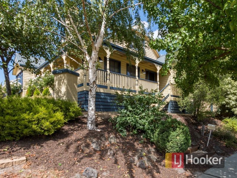 4 Augusta Close, Cranbourne VIC 3977