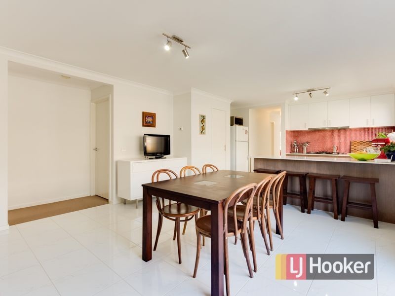 85 Broad Oak Drive, Cranbourne East VIC 3977