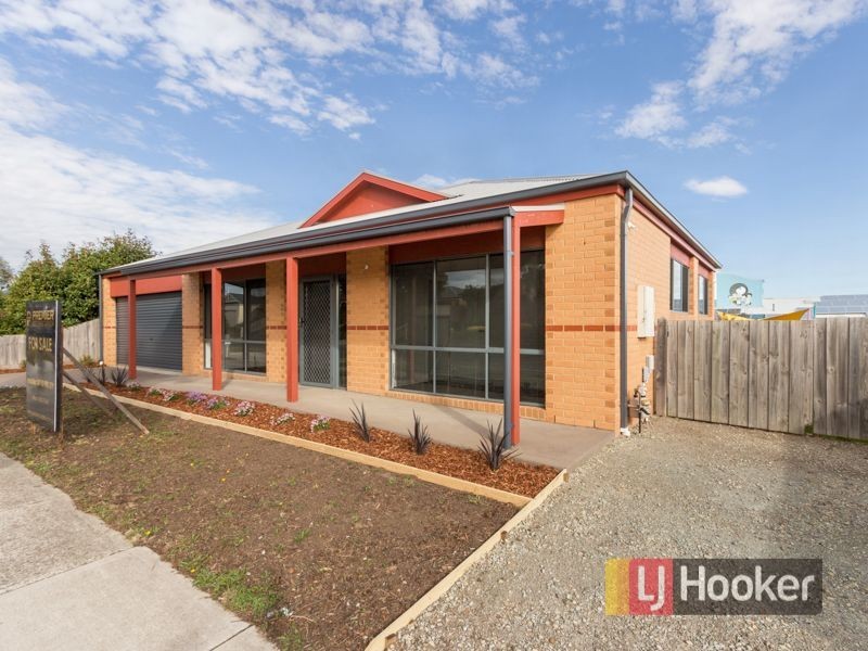 5 Ferndown Drive, Cranbourne VIC 3977