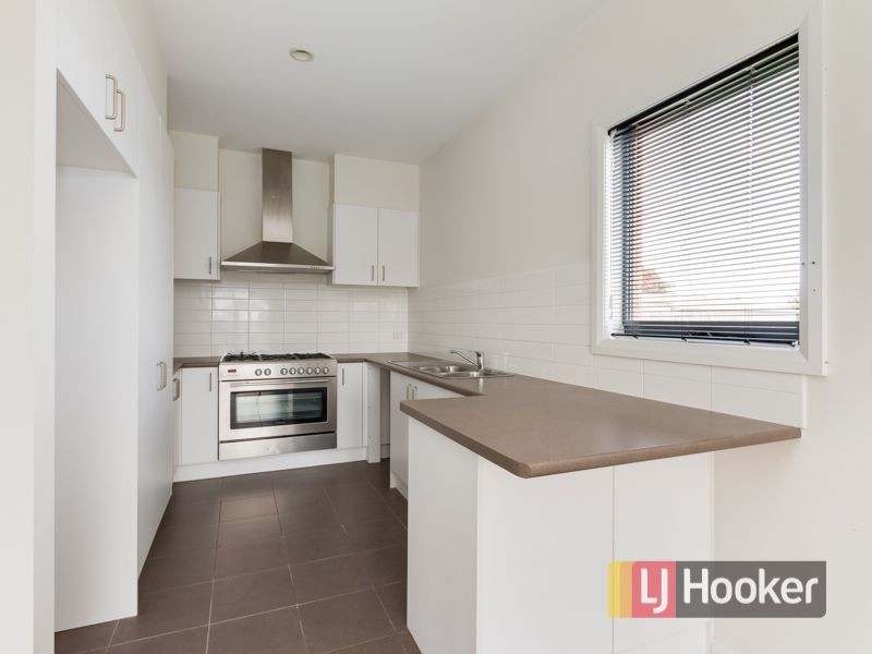 5 Ferndown Drive, Cranbourne VIC 3977