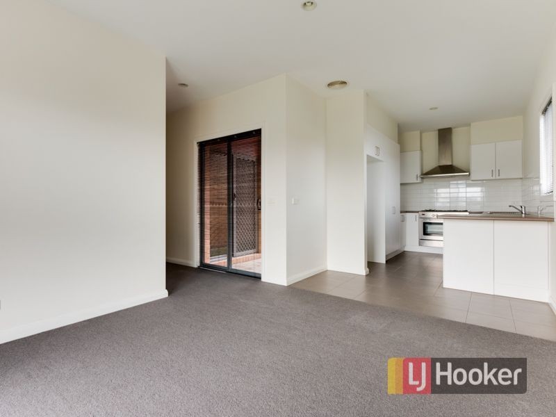 5 Ferndown Drive, Cranbourne VIC 3977