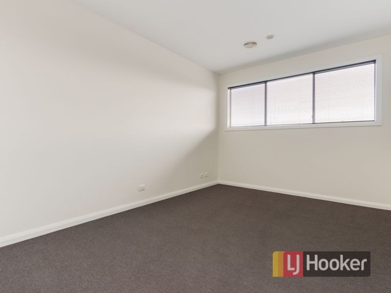 5 Ferndown Drive, Cranbourne VIC 3977