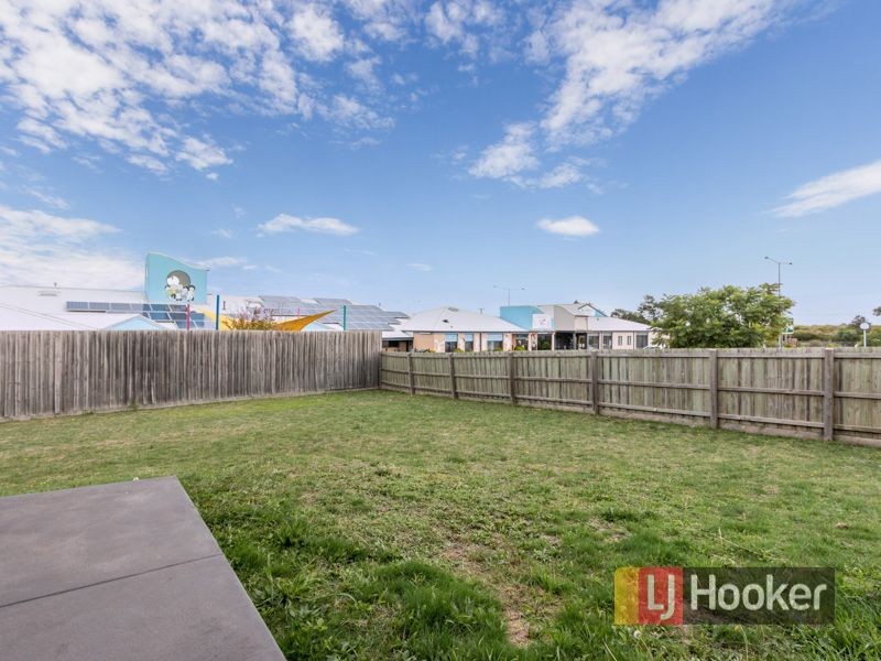 5 Ferndown Drive, Cranbourne VIC 3977