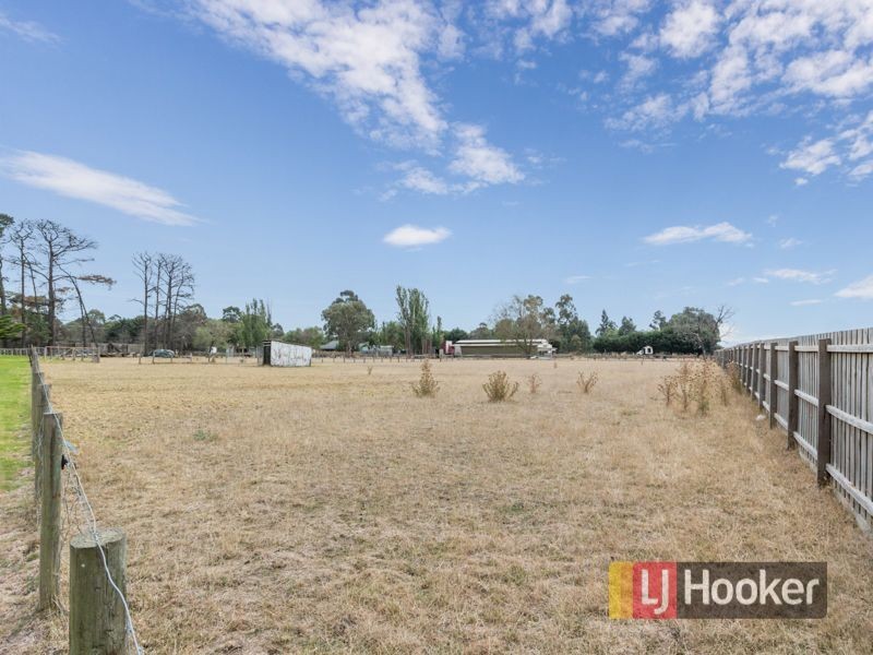 9 Heather Grove, Cranbourne East VIC 3977