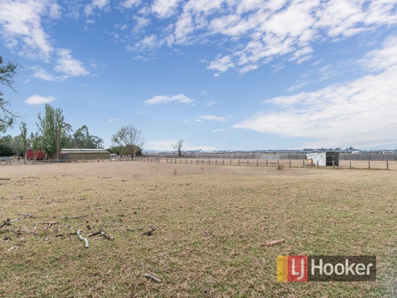 9 Heather Grove, Cranbourne East VIC 3977