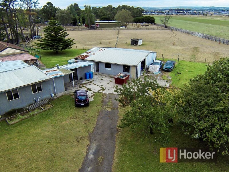 9 Heather Grove, Cranbourne East VIC 3977