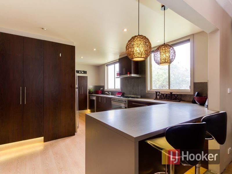 9 Heather Grove, Cranbourne East VIC 3977