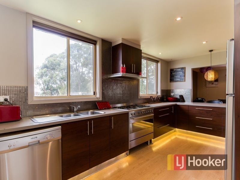 9 Heather Grove, Cranbourne East VIC 3977