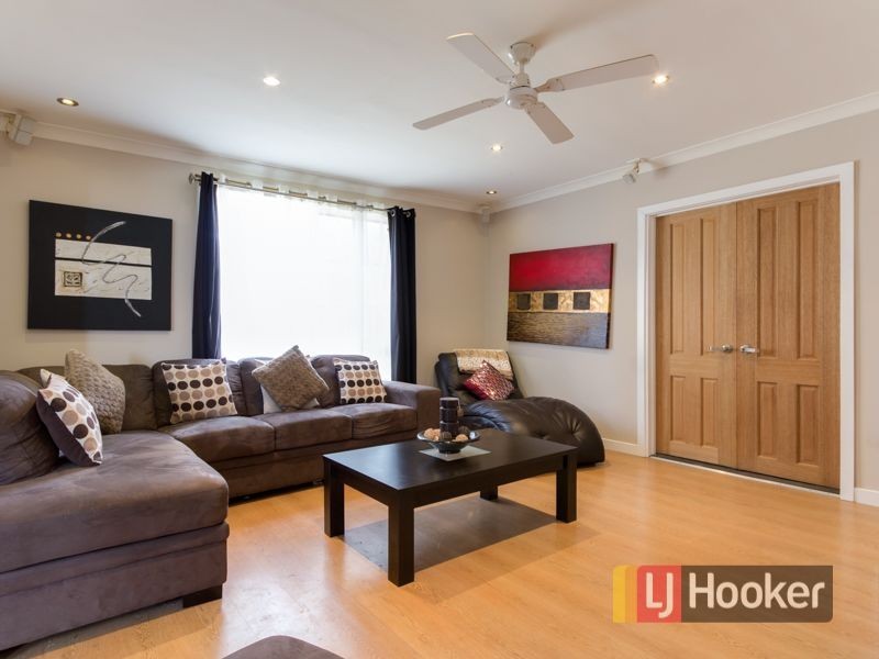 9 Heather Grove, Cranbourne East VIC 3977