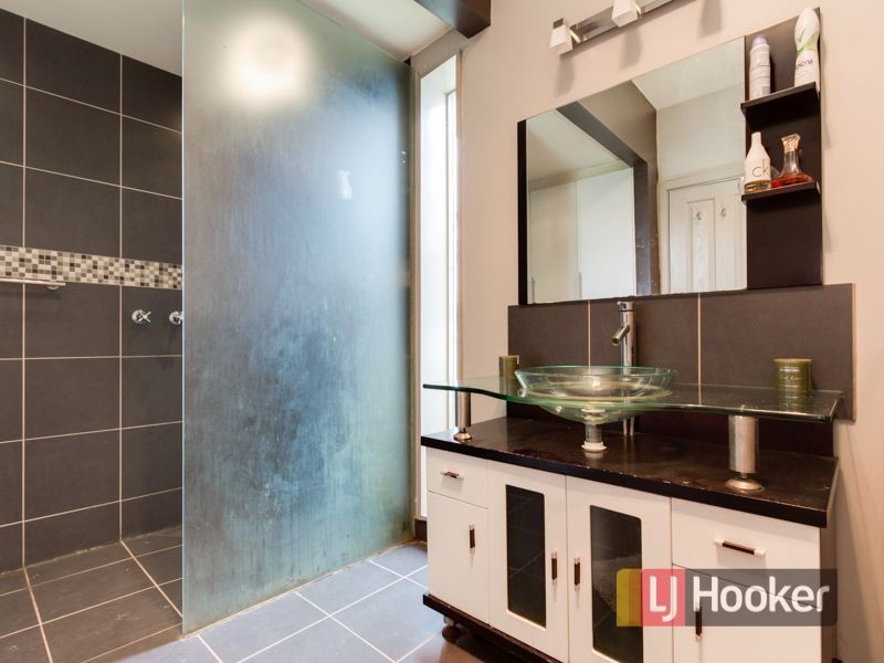 9 Heather Grove, Cranbourne East VIC 3977