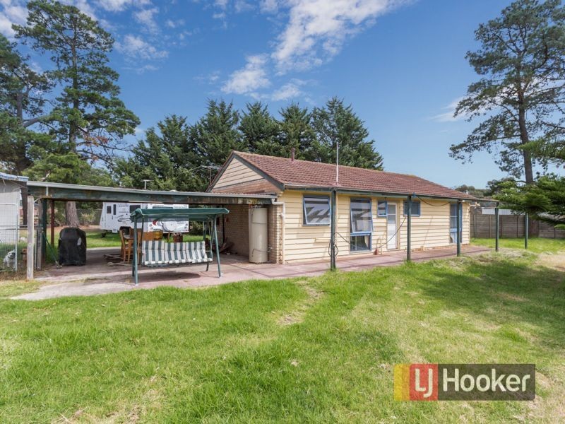 9 Heather Grove, Cranbourne East VIC 3977