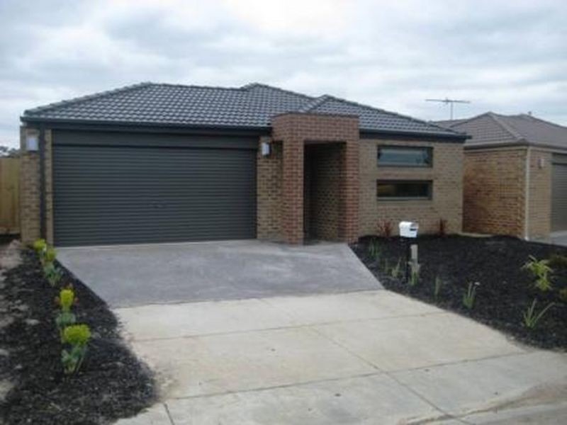 38 Algerd Way, Pakenham VIC 3810