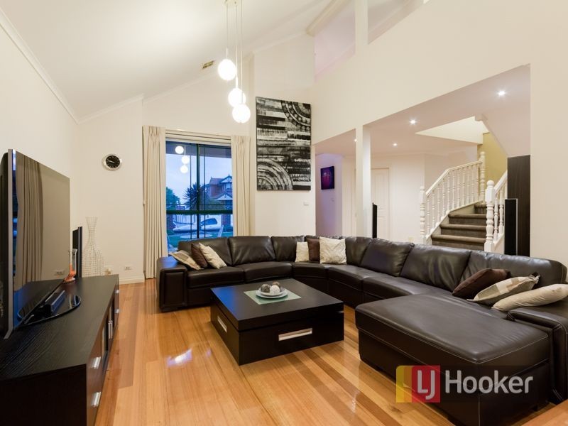 27 Hanna Drive, Endeavour Hills VIC 3802