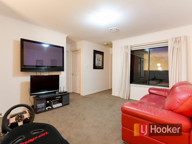 27 Hanna Drive, Endeavour Hills VIC 3802