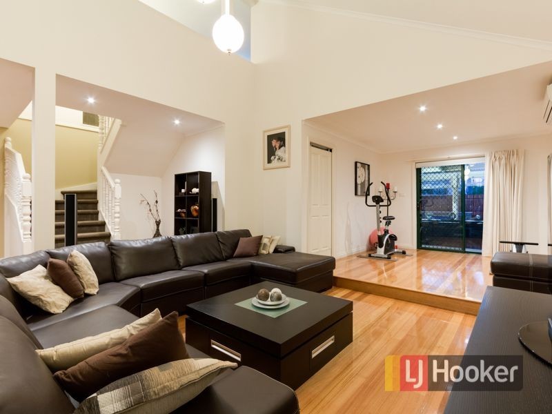 27 Hanna Drive, Endeavour Hills VIC 3802