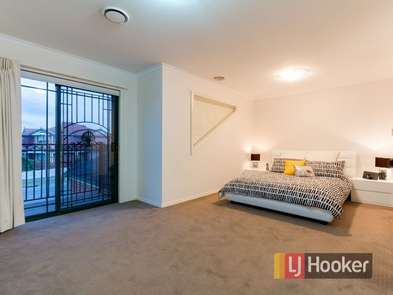 27 Hanna Drive, Endeavour Hills VIC 3802